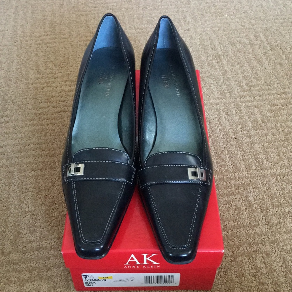 NIB Anne Klein Black Shoes